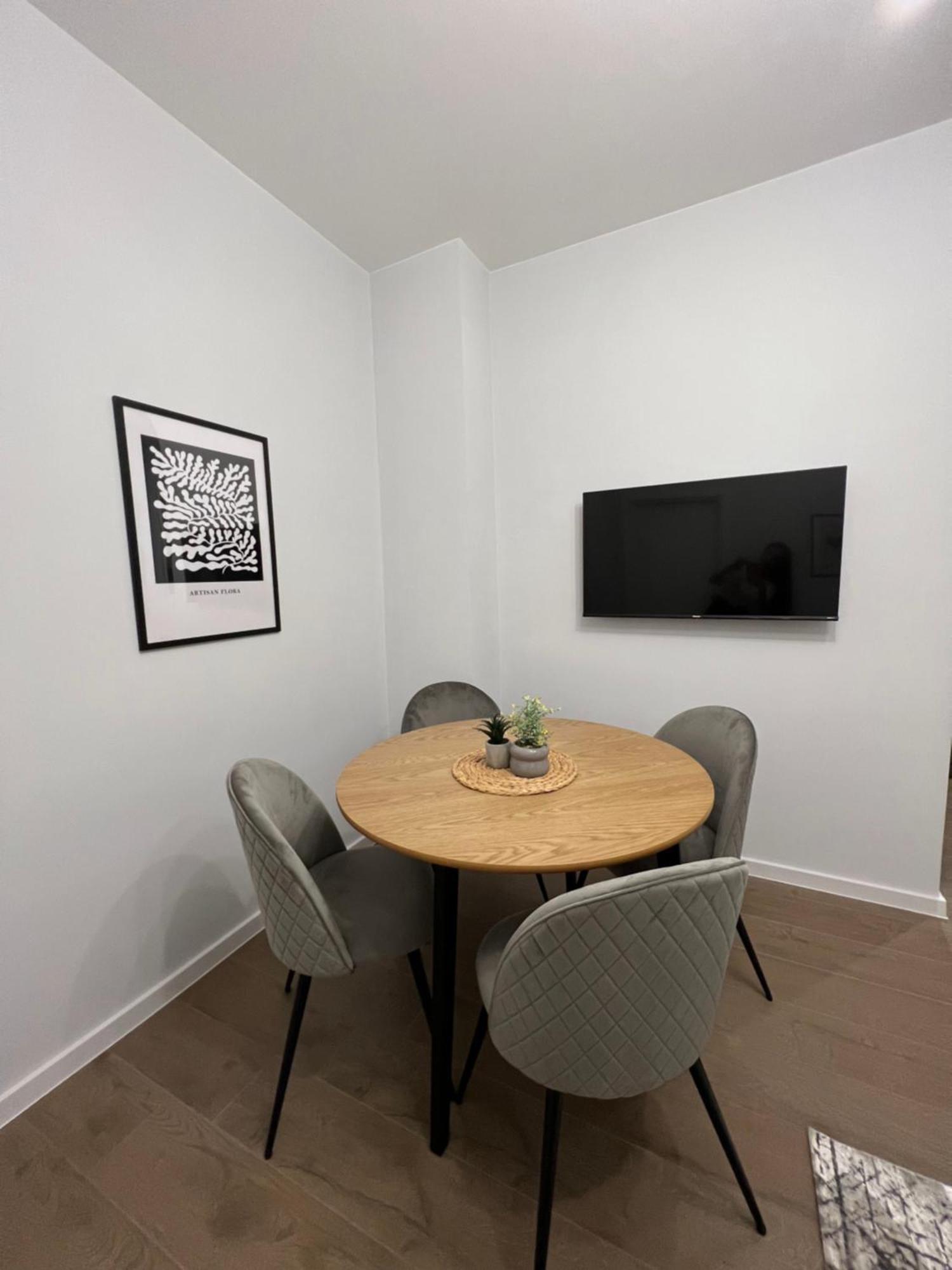 Vanquish Central Apartment Warna Exterior foto